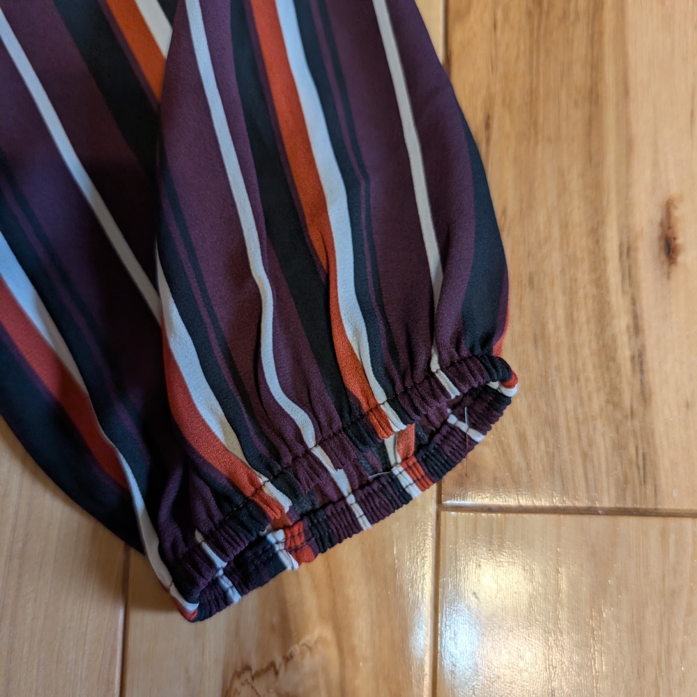 Chic Striped Button-Up Blouse - Picture 2 of 3